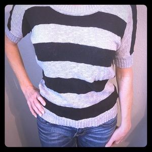 Cute Lei Silver & Black Sweater Sz SM